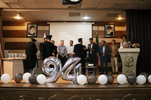 مراسم جشن دانش آموختگان دانشجومعلمان رشته فیریک ورودی 94 6