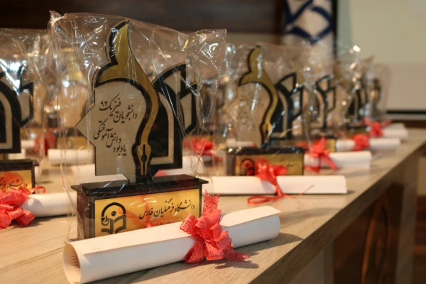 مراسم جشن دانش آموختگان دانشجومعلمان رشته فیریک ورودی 94 8