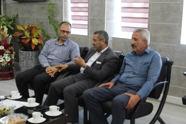 دیدار مسئولین پردیس شهید رجایی فارس با شهردار منطقه 3 شیراز 5