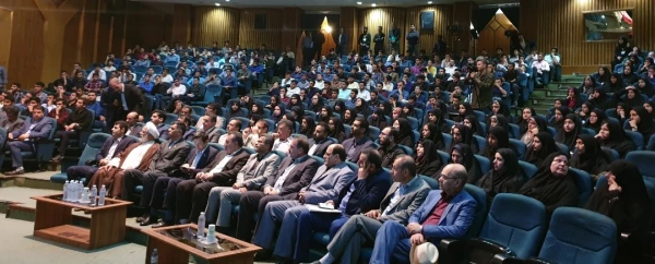 حضور دانشجومعلمان جدیدالورود پردیس شهید رجایی در مراسم استقبال از دانشجومعلمان نو ورود دانشگاه فرهنگیان استان فارس
  2