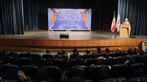 حضور دانشجومعلمان جدیدالورود پردیس شهید رجایی در مراسم استقبال از دانشجومعلمان نو ورود دانشگاه فرهنگیان استان فارس
  2