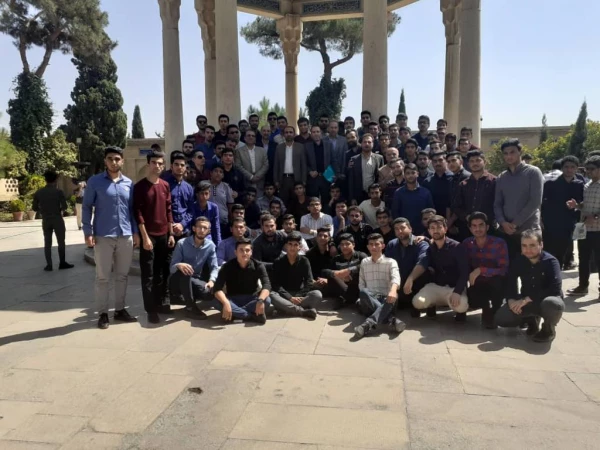 حضور دانشجومعلمان جدیدالورود پردیس شهید رجایی در مراسم استقبال از دانشجومعلمان جدیدالورود دانشگاه فرهنگیان استان فارس
  2