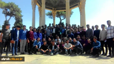 حضور دانشجویان جدیدالورود در آرامگاه حافظ شیرازی با همراهی مسئولین پردیس