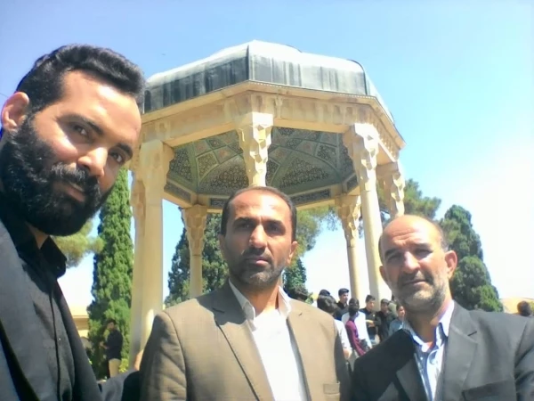 حضور دانشجویان جدیدالورود در آرامگاه حافظ شیرازی با همراهی مسئولین پردیس 5