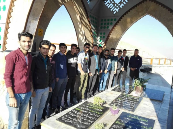 زیارت قبور شهدای گمنام توسط دانشجویان پردیس شهیدرجایی فارس 2