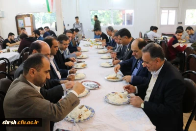 حضور جناب آقای دکتر افلاکی فرد رئیس دانشگاه فرهنگیان فارس در بین دانشجویان پردیس و صرف ناهار با آنها بمناسبت روز دانشجو