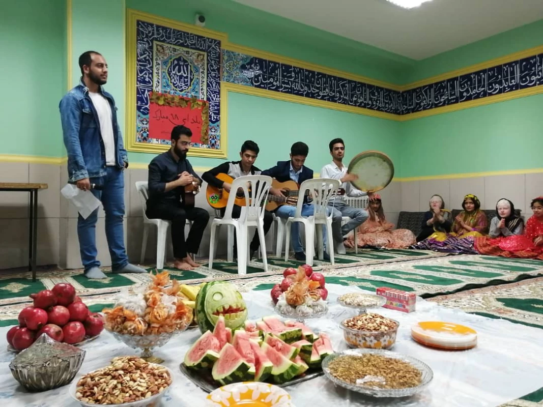 برگزاری جشن شب یلدا توسط دانشجویان کانون موسیقی و سرود پردیس رجایی در مدرسه نابینایان و کم بینایان شوریده شیرازی 5