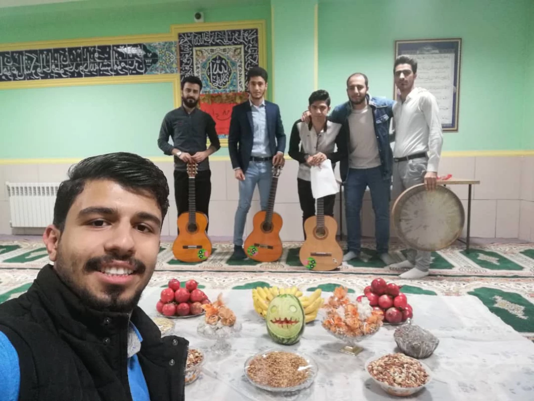 برگزاری جشن شب یلدا توسط دانشجویان کانون موسیقی و سرود پردیس رجایی در مدرسه نابینایان و کم بینایان شوریده شیرازی 10