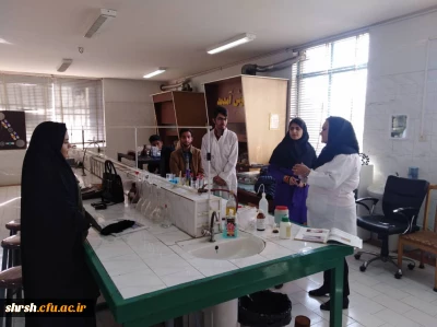 حضور دانشجویان پردیس شهیدرجایی فارس در کارگاه آزمایشگاه علوم تجربی ۱ و ۲ در پژوهشکده معلم