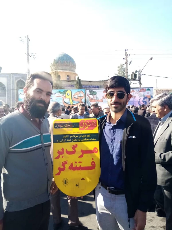 حضور مسئولین دانشگاه فرهنگیان، اساتید، کارکنان و دانشجویان پردیس شهیدرجایی فارس در راهپیمایی 9 دی  5