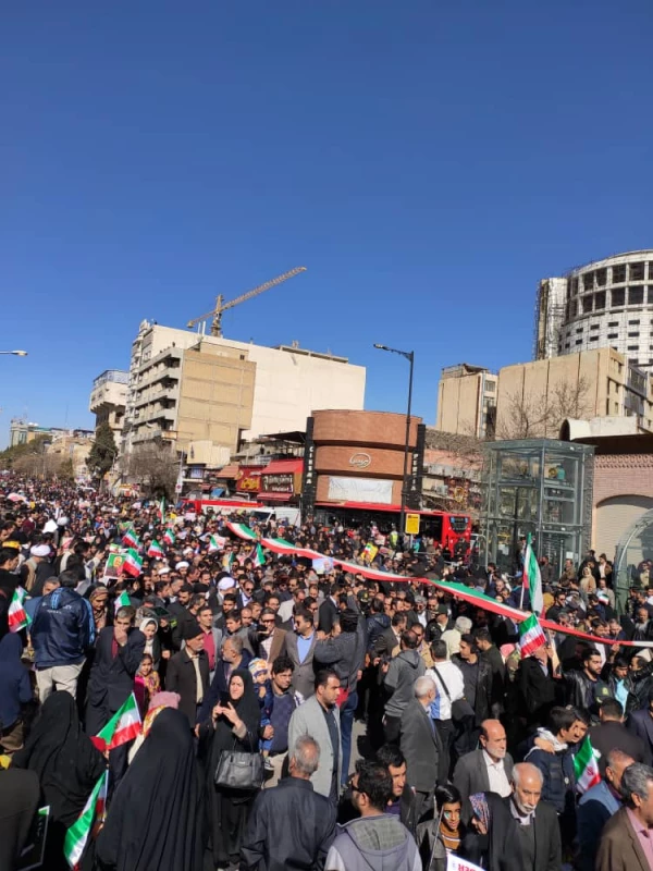 راهپیمایی باشکوه 22 بهمن ماه با حضور دانشجو معلمان، اساتید و کارکنان دانشگاه فرهنگیان فارس 6