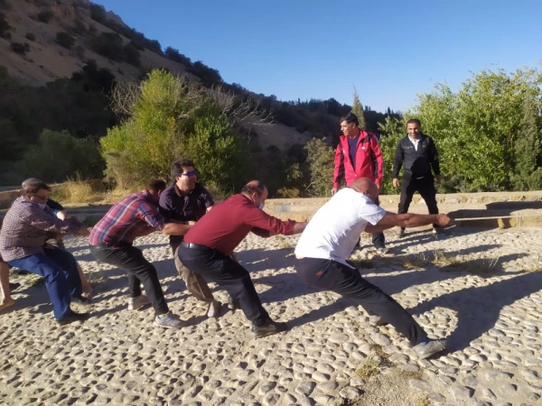 به مناسبت گرامیداشت هفته وحدت و تربیت بدنی برنامه طبیعت گردی و کوه پیمایی و راه پیمایی کارکنان پردیس شهیدرجایی در منطقه کوهستانی ابشارمارگون  2