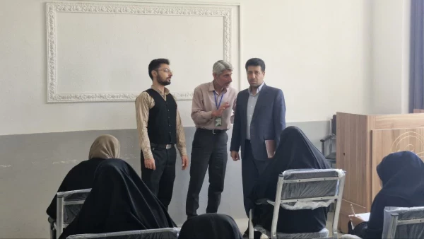 بازدید دکتر علی شیروانی شیری سرپرست دانشگاه فرهنگیان فارس از روند برگزاری آزمون سراسری"ارزشیابی صلاحیت حرفه ی معلمی مهارت آموزان" (اصلح) در پردیس شهید رجایی
 3